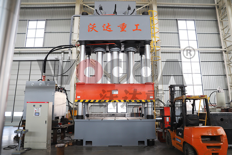 玻璃鋼(gāng)汽車防撞(zhuàng)梁模壓液(yè)壓機