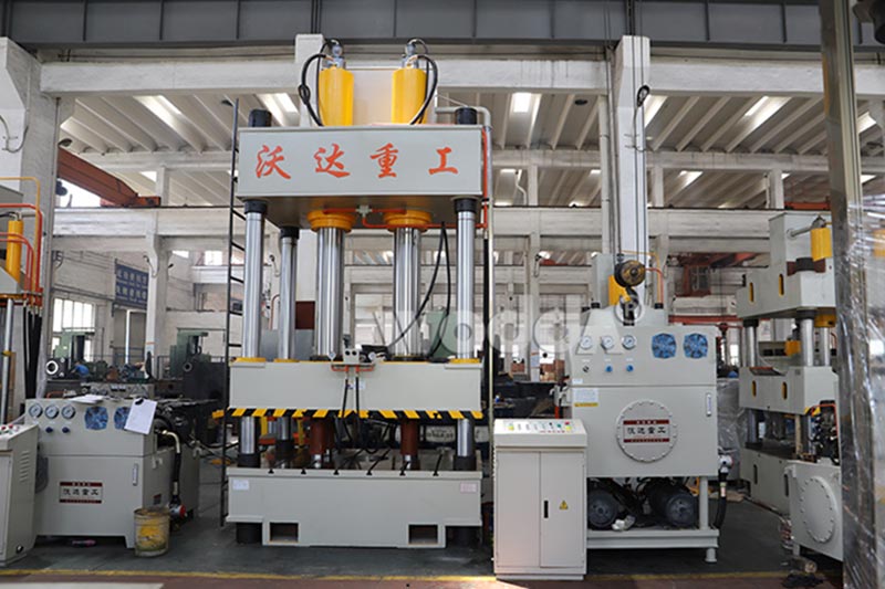 500噸四(sì)柱液壓(yā)機 500噸四(sì)柱液壓(ya)機