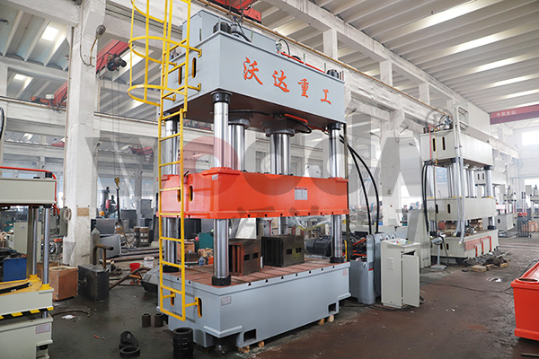 三梁四柱液壓機(ji)價格 三梁四柱液(yè)壓機價格