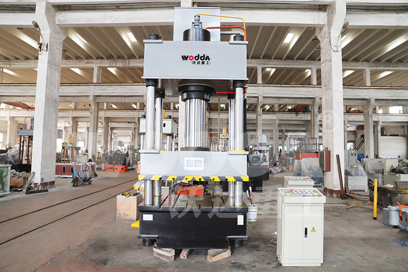 315噸四柱(zhu)液壓機價格(ge)