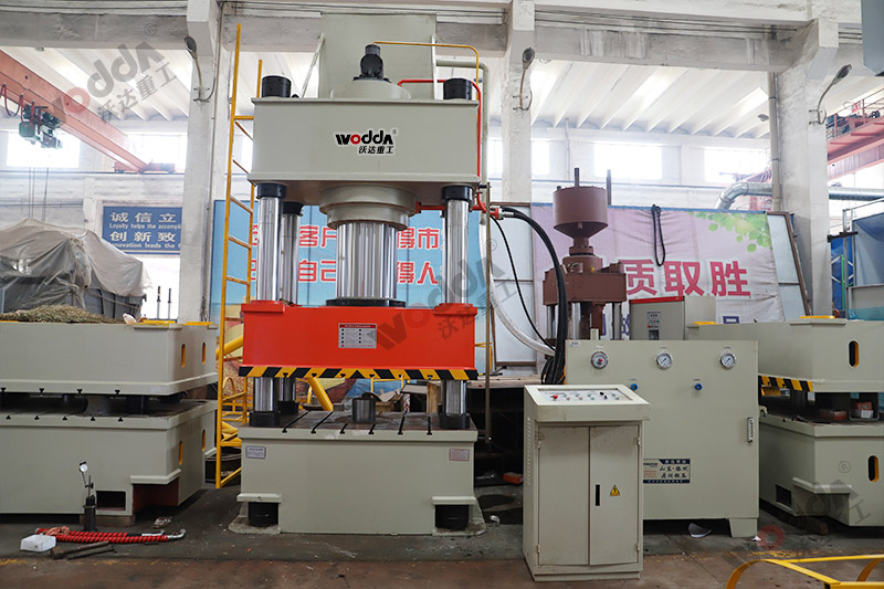 630噸拉伸液(ye)壓機 630噸拉伸液(ye)壓機