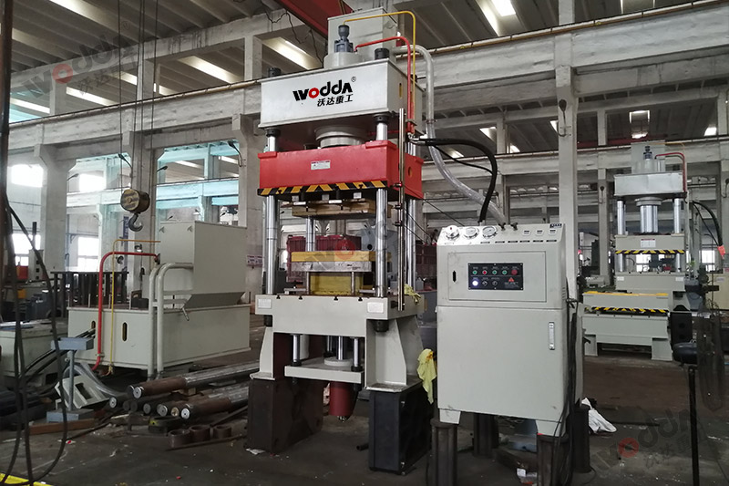 不鏽鋼托(tuo)盤拉伸液(yè)壓機 不鏽(xiu)鋼托盤拉(lā)伸液壓機(jī)