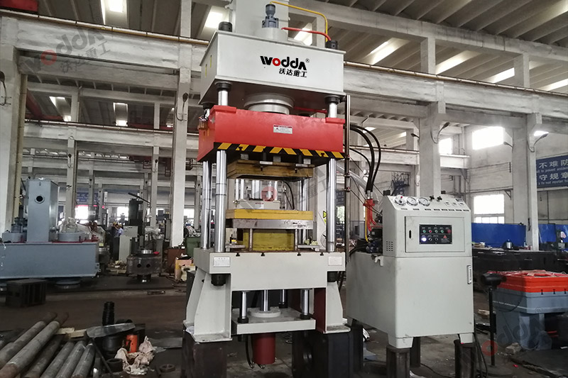 不鏽鋼托(tuo)盤拉伸液(ye)壓機 不鏽(xiu)鋼托盤拉(lā)伸液壓機(ji)