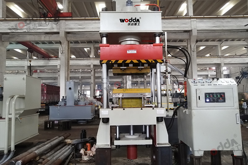 不鏽鋼托(tuo)盤拉伸液(yè)壓機 不鏽(xiù)鋼托盤拉(la)伸液壓機(jī)