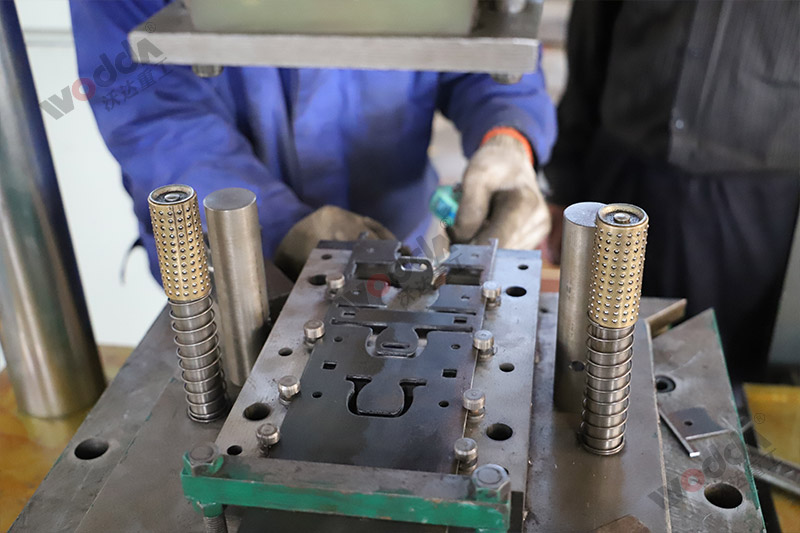 200噸五金(jin)配件成型液壓機(ji) 200噸五金配件成型(xing)液壓機