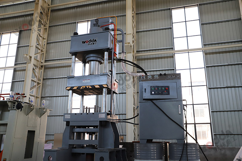 200噸輪毂拉伸成(cheng)型液壓機 200噸輪毂(gu)拉伸成型液壓機(jī)