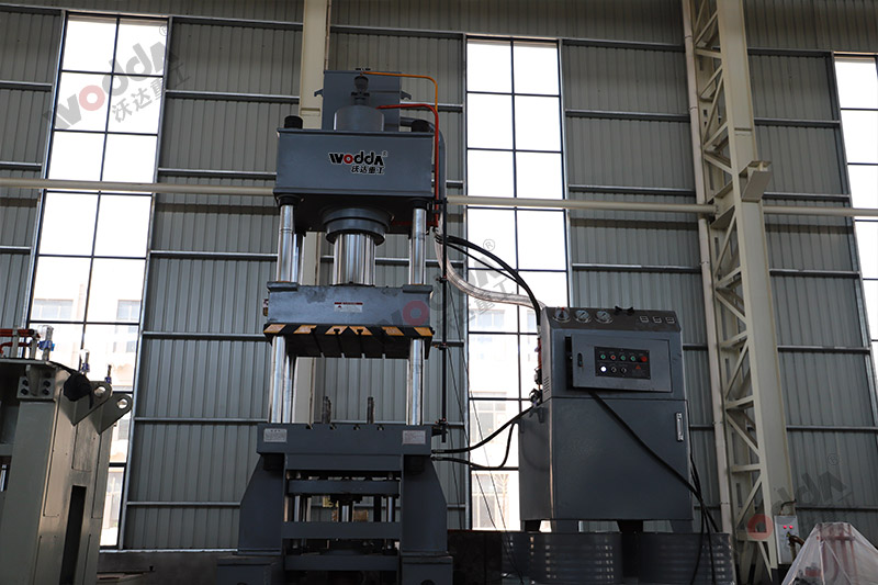 200噸輪(lun)毂拉伸成型液壓(yā)機 200噸輪毂拉伸成(chéng)型液壓機