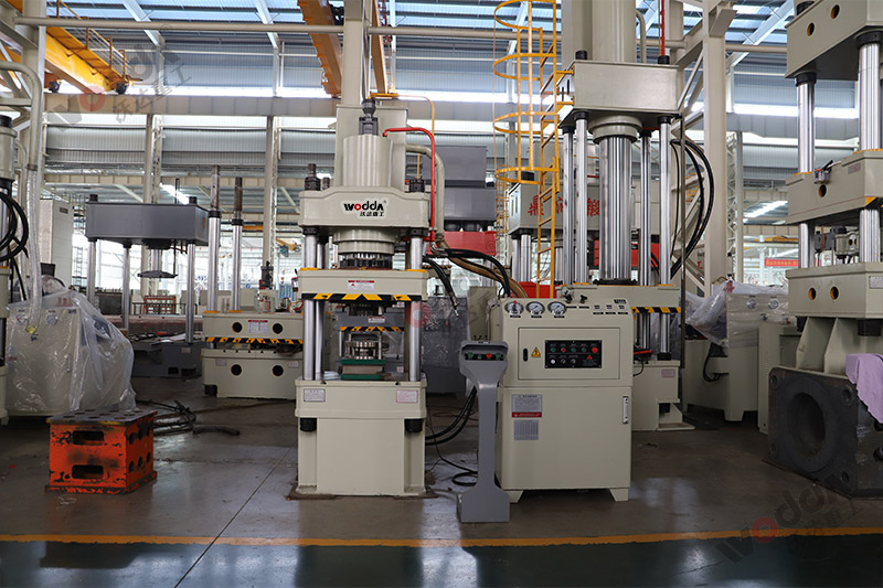 200噸不鏽鋼蓋(gai)拉伸液壓機 200噸不(bú)鏽鋼蓋拉伸液壓(ya)機