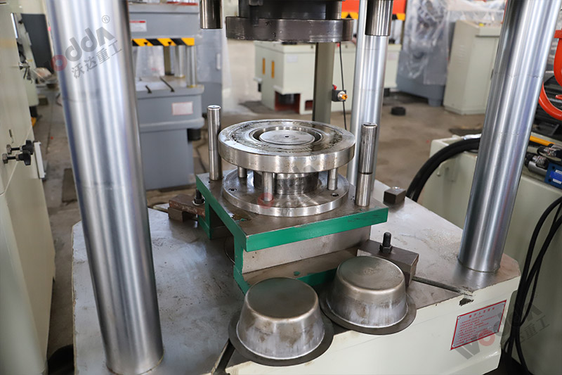 拉伸(shen)液壓機 拉伸液壓(yā)機