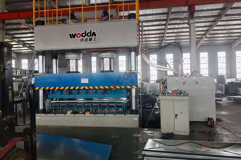 1000噸不鏽鋼水(shuǐ)箱闆拉伸液壓(yā)機_1000T雙缸四柱拉(lā)伸機 1000噸不鏽鋼(gāng)水箱闆拉伸液(ye)壓機_1000T雙缸四柱(zhu)拉伸機