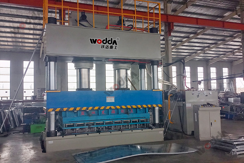 1000噸不鏽(xiù)鋼水箱闆拉伸(shen)液壓機_1000T雙缸四(sì)柱拉伸機 1000噸不(bu)鏽鋼水箱闆拉(lā)伸液壓機_1000T雙缸(gāng)四柱拉伸機