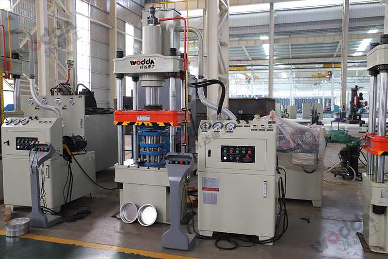 100噸電(dian)機端蓋拉伸液壓(yā)機_100T四柱拉伸液壓(yā)機 100噸電機端蓋拉(lā)伸液壓機_100T四柱拉(lā)伸液壓機