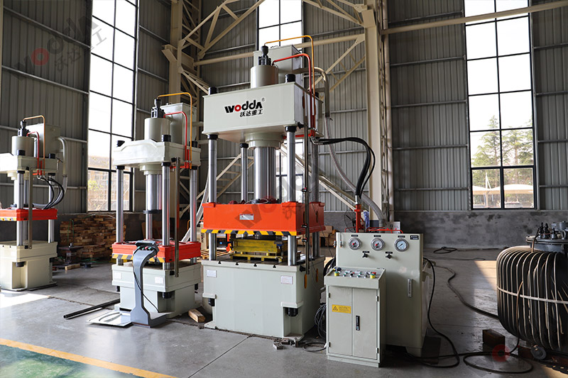 200噸不鏽鋼薄闆(pan)拉伸液壓機 200噸(dūn)不鏽鋼薄闆拉(la)伸液壓機