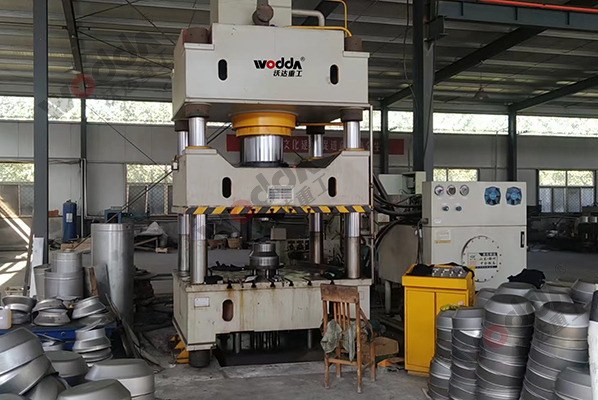 500噸不(bú)鏽鋼封頭(tóu)拉伸液壓(yā)機