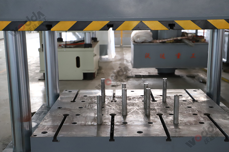 250噸拉(lā)伸機工作台(tai) 250噸拉伸機工(gong)作台