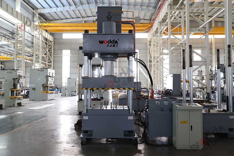 250噸金屬拉伸液壓(yā)機調試 250噸金屬拉(lā)伸液壓機調試