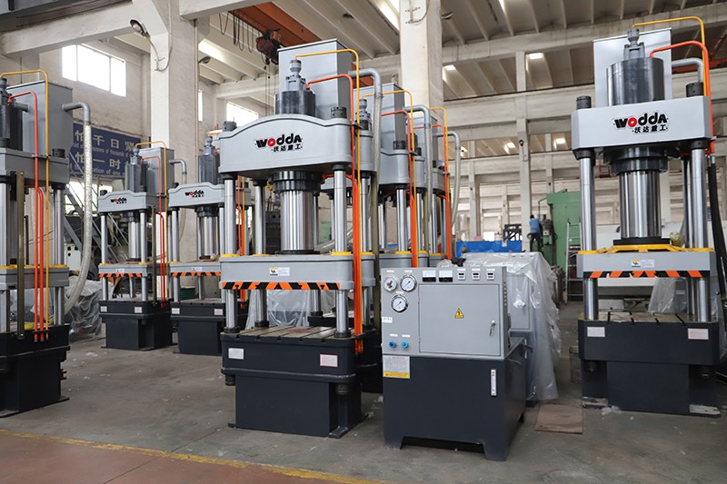 200噸汽(qì)車配件拉伸(shen)液壓機 200噸汽(qi)車配件拉伸(shen)液壓機