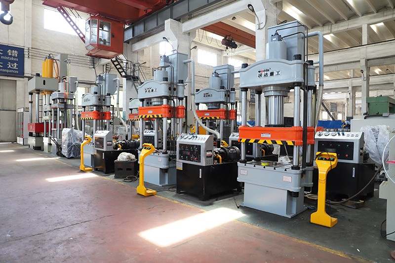 200噸汽(qì)車配件拉伸(shēn)液壓機 200噸汽(qì)車配件拉伸(shen)液壓機