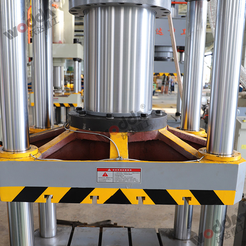 315噸拉伸液壓(yā)機油缸 315噸拉(la)伸液壓機油(yóu)缸