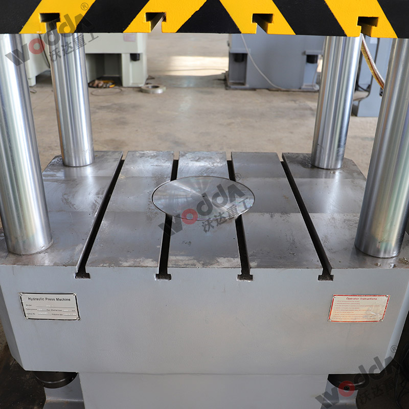 315噸拉伸(shēn)液壓機工作(zuò)台 315噸拉伸液(ye)壓機工作台(tai)