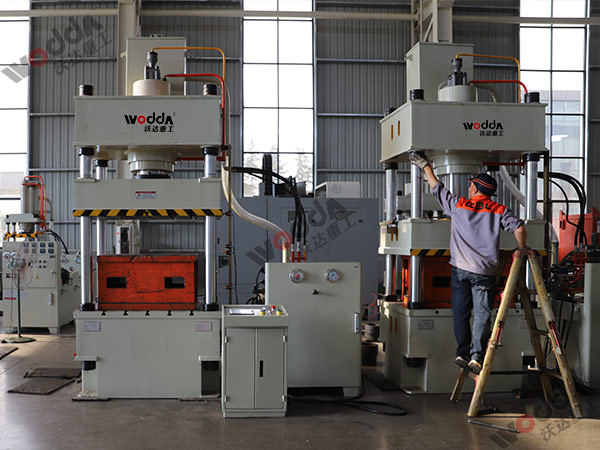 200噸拉伸(shen)液壓機 200噸拉(la)伸液壓機