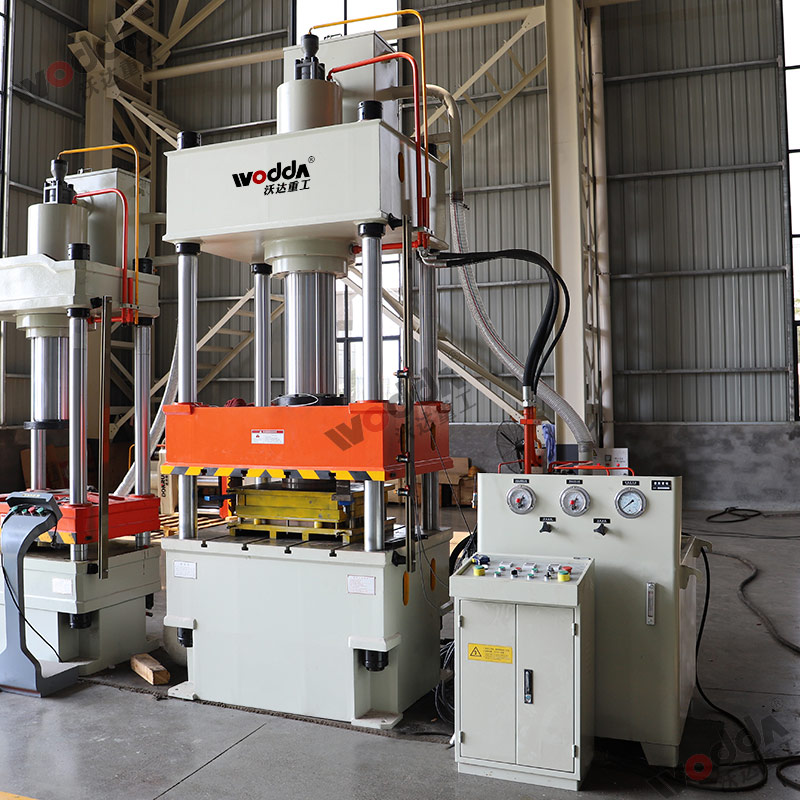 不鏽鋼闆(pǎn)材拉伸機(jī)