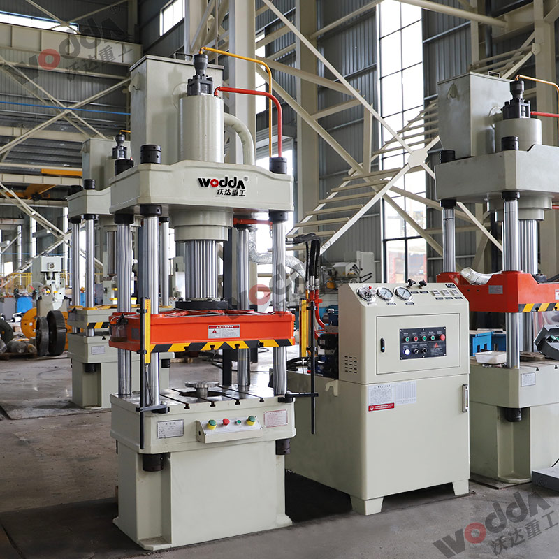 100噸三梁(liang)四柱液壓(yā)機 100噸三梁(liang)四柱液壓(yā)機