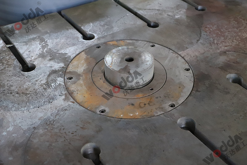 630噸四柱(zhu)拉伸液壓機下(xia)頂缸 630噸四柱拉(lā)伸液壓機下頂(dǐng)缸