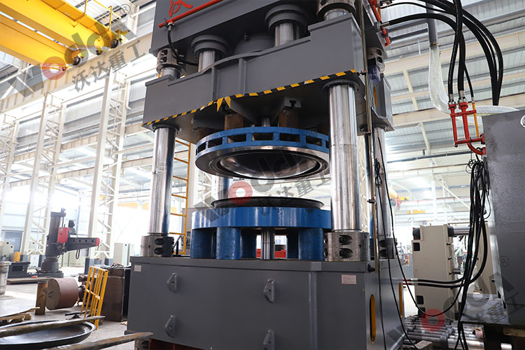 封頭(tou)液壓機(jī)