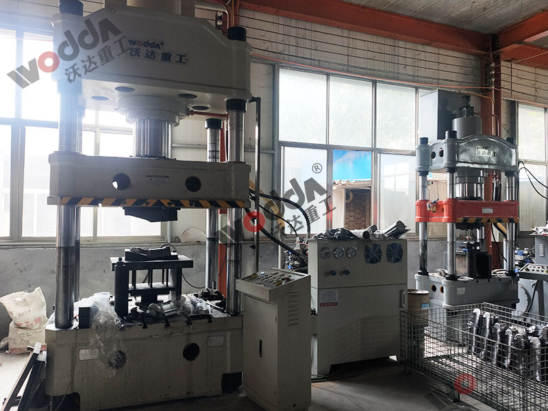 200噸金(jin)屬薄闆拉(lā)伸機 200噸金(jīn)屬薄闆拉(lā)伸機