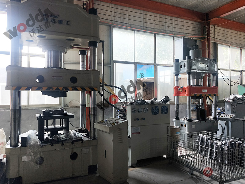 200噸金(jin)屬薄闆拉(lā)伸機 200噸金(jin)屬薄闆拉(la)伸機