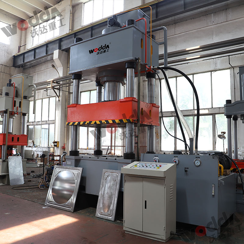 500噸(dun)不鏽鋼水箱(xiāng)成型液壓機(jī)