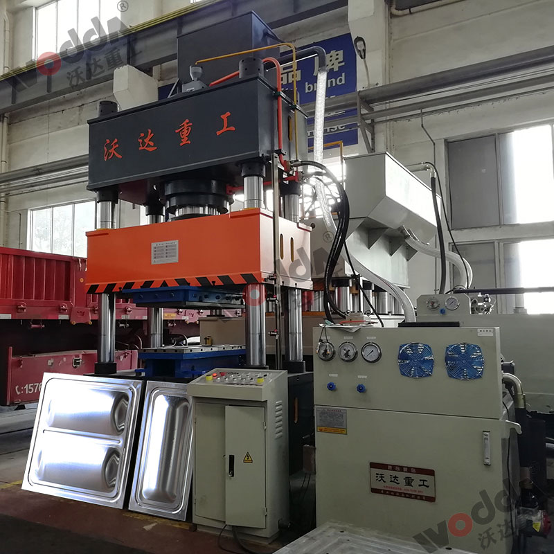 400噸不鏽鋼(gāng)水箱拉伸(shēn)液壓機 400噸(dūn)不鏽鋼水(shuǐ)箱拉伸液(ye)壓機