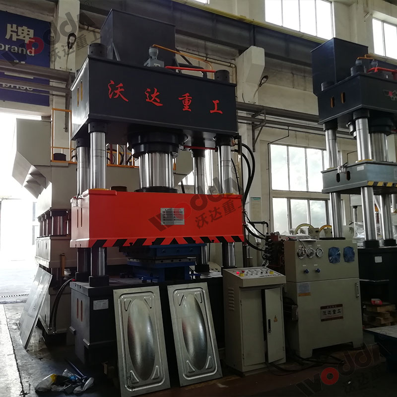 400噸不(bú)鏽鋼水箱(xiāng)拉伸液壓(ya)機 400噸不鏽(xiu)鋼水箱拉(la)伸液壓機(ji)