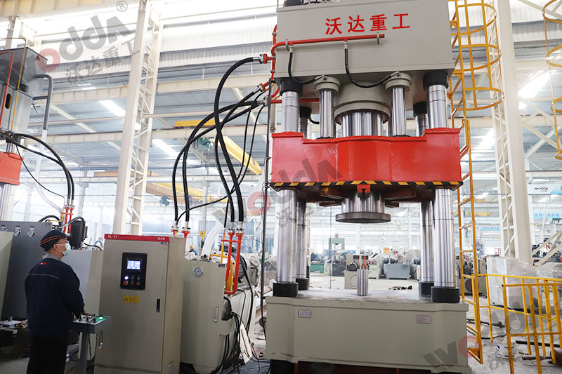 800噸封(feng)頭拉伸液(yè)壓機 800噸封(feng)頭拉伸液(yè)壓機