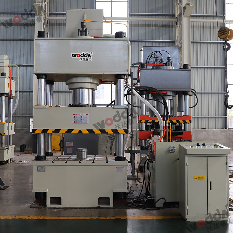 400噸不鏽(xiù)鋼水箱闆拉(la)伸液壓機 400噸(dūn)不鏽鋼水箱(xiang)闆拉伸液壓(ya)機