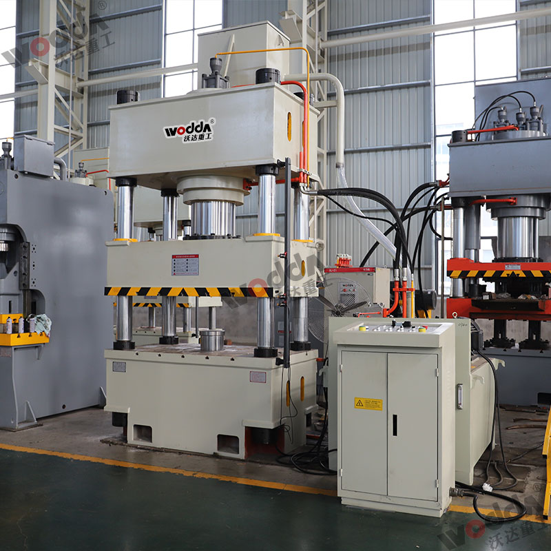 400噸不鏽鋼(gāng)水箱闆拉伸(shēn)液壓機 400噸不(bu)鏽鋼水箱闆(pǎn)拉伸液壓機(jī)