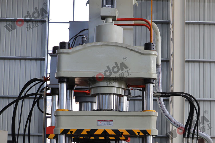 液壓機主(zhǔ)缸 液壓機(ji)主缸