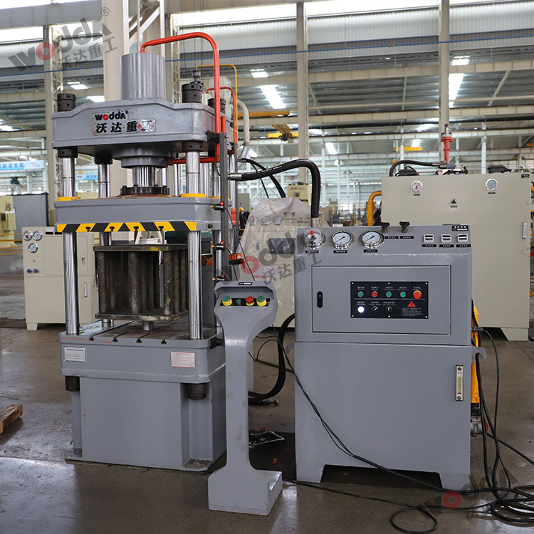 100噸四柱(zhù)液壓機(ji) 100噸四柱(zhu)液壓機(ji)