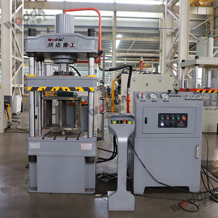 100噸拉伸(shen)液壓機(ji) 100噸拉伸(shēn)液壓機(ji)