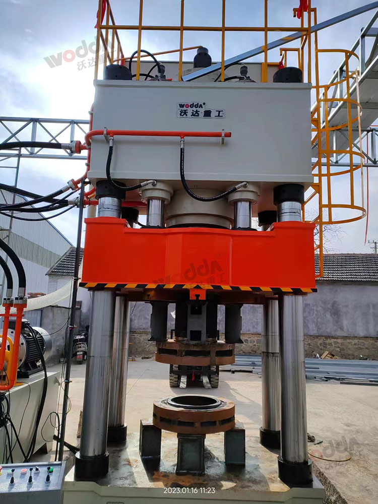 800噸封頭(tou)拉伸液壓(yā)機