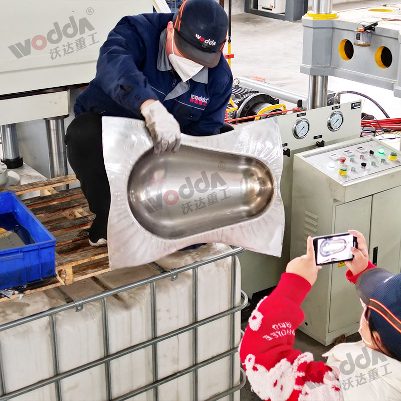 不鏽(xiù)鋼蹲便器成(cheng)品 不鏽鋼蹲(dūn)便器成品