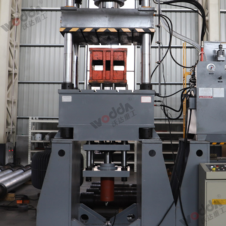 400噸液(yè)壓機(多頂杆) 400噸液(ye)壓機(多頂杆)