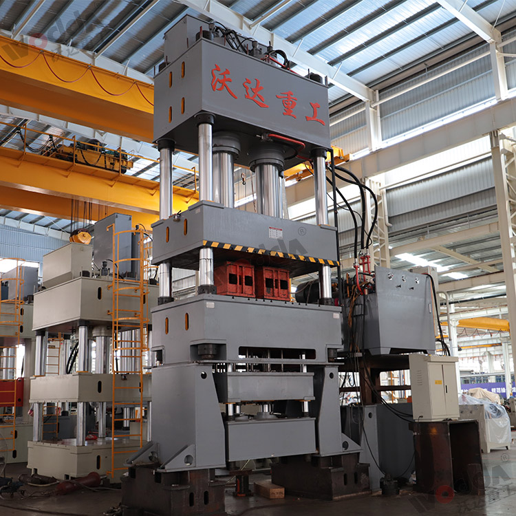 1000噸液壓墊(niàn)(多頂杆)拉(la)伸液壓機(ji)(圖3) 1000噸液壓(yā)墊(多頂杆(gǎn))拉伸液壓(yā)機(圖3)