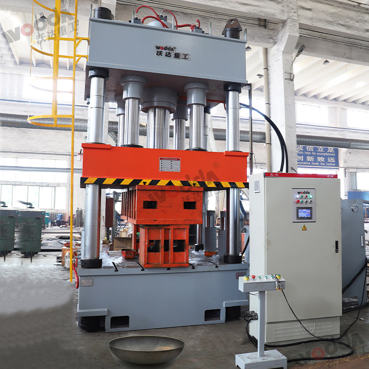 630噸封頭液壓機(jī)(圖2) 630噸封頭液壓(ya)機(圖2)