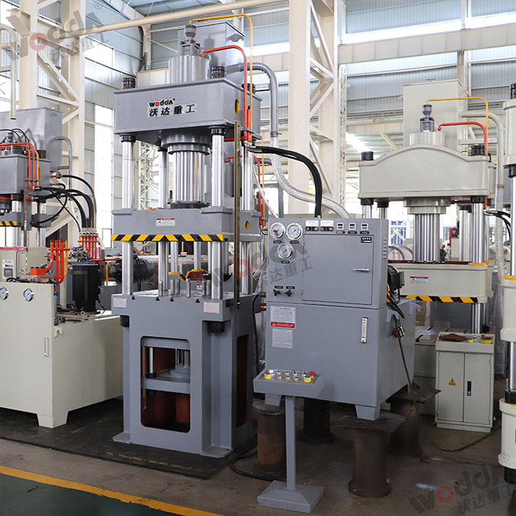 200噸多頂(dǐng)杆拉伸液壓(yā)機（圖1）