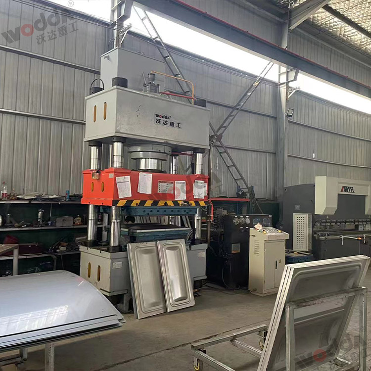 拉伸不鏽鋼水箱(xiāng)液壓機 拉伸不鏽(xiù)鋼水箱液壓機