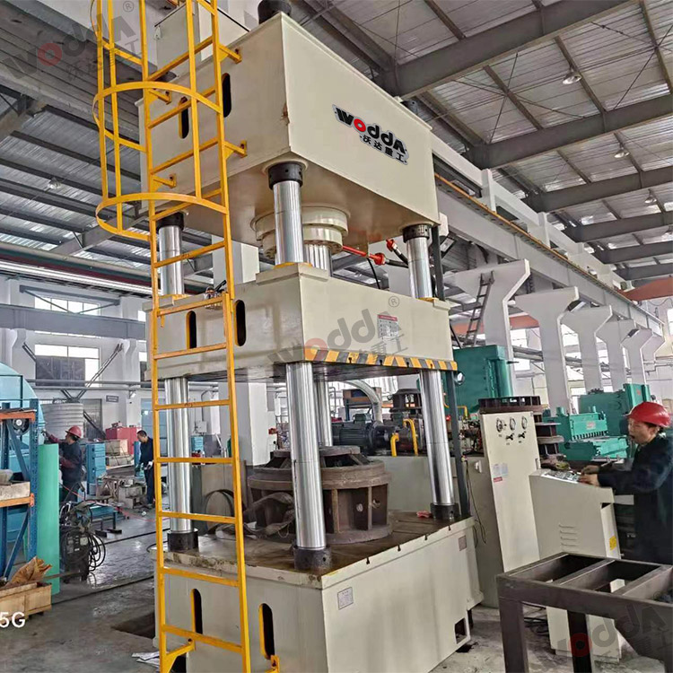 315噸汽車(chē)配件拉伸液(ye)壓機(圖3) 315噸汽(qi)車配件拉伸(shen)液壓機(圖3)