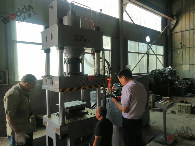 200噸(dun)不鏽鋼離心風機(ji)成型液壓機(圖2) 200噸(dūn)不鏽鋼離心風機(jī)成型液壓機(圖2)