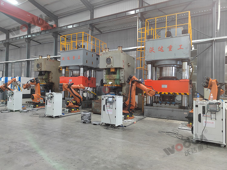 2000噸汽車(che)離合器外殼(ke)拉伸液壓機(ji)客戶現場 2000噸(dun)汽車離合器(qì)外殼拉伸液(yè)壓機客戶現(xian)場